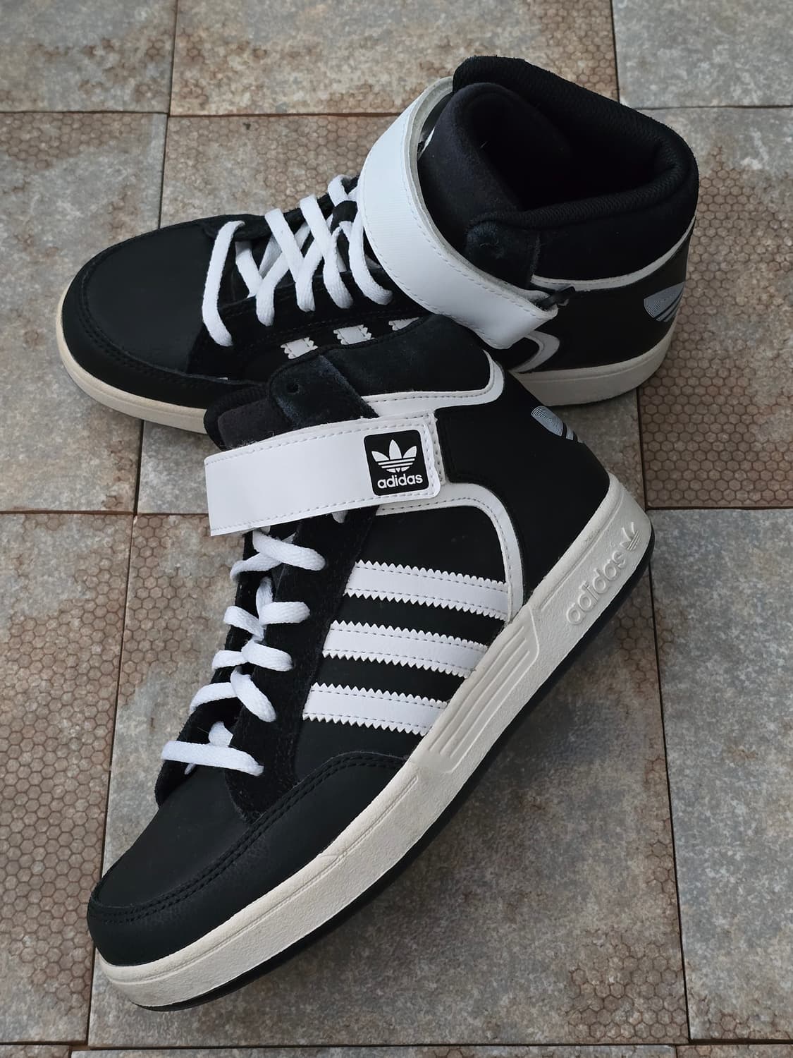 (225)아디다스 바리알 미드 검흰  상품이미지3