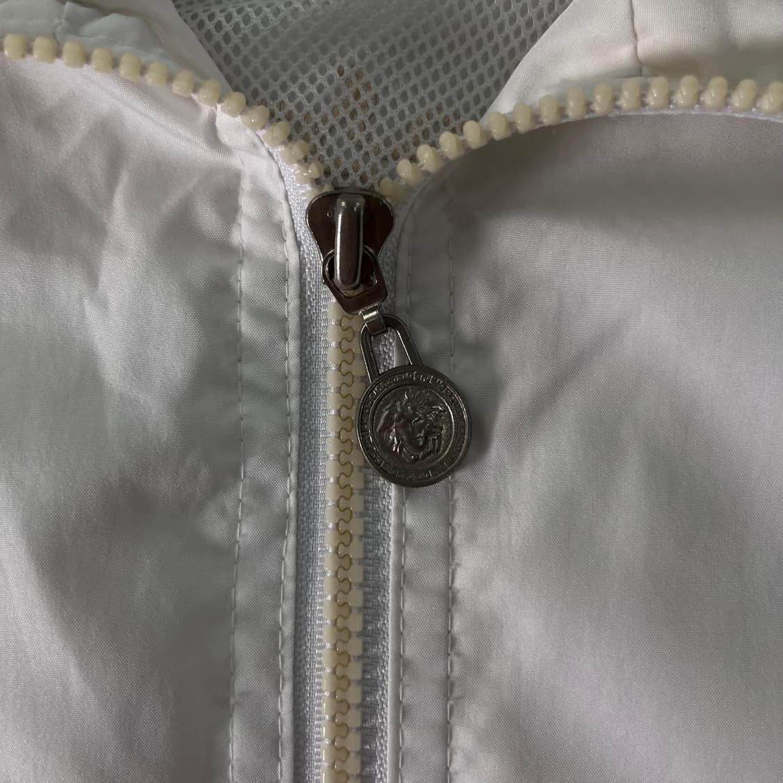 100 베르사체 진스 꾸뛰르 빅로고 바람막이 자켓 상품이미지5