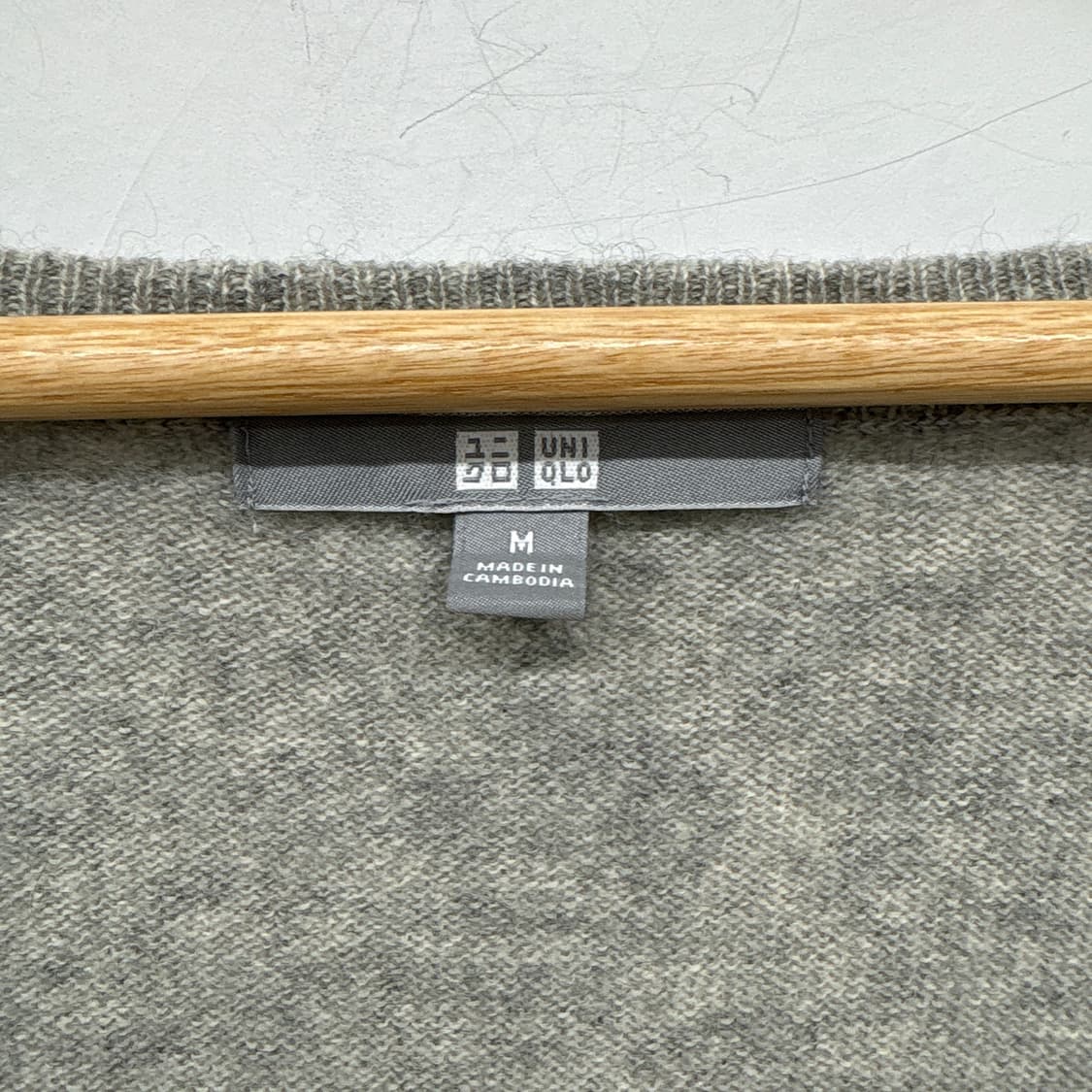 캐시미어100 브이넥 회색 니트 상품이미지3