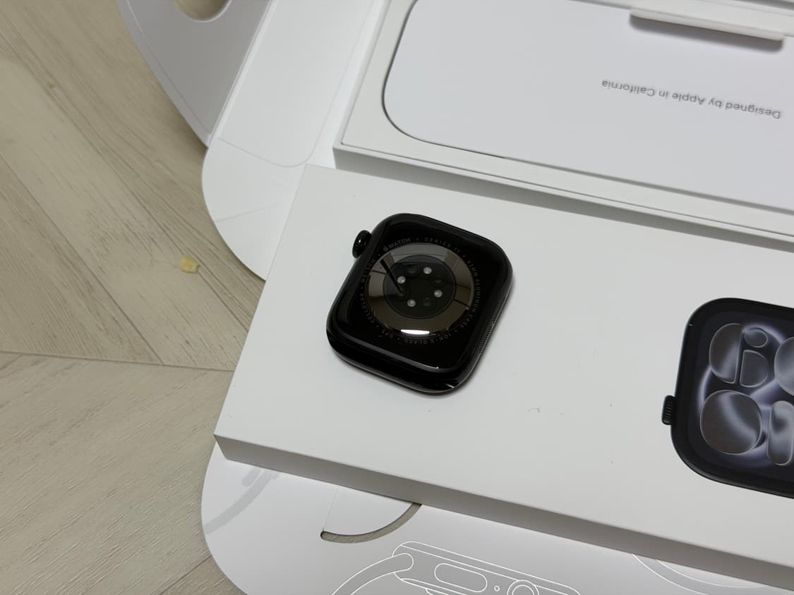 애플워치11 셀룰러 AL 42mm 블랙 스포츠밴드L 상품이미지4