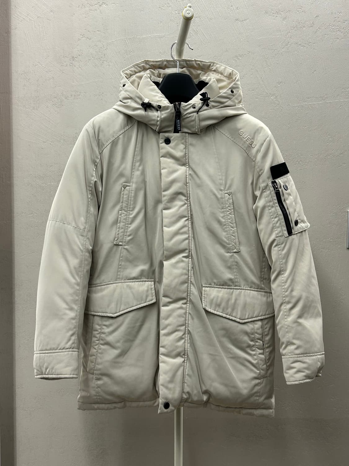 게스 화이트 덕다운 패딩 후드 점퍼 상품이미지2