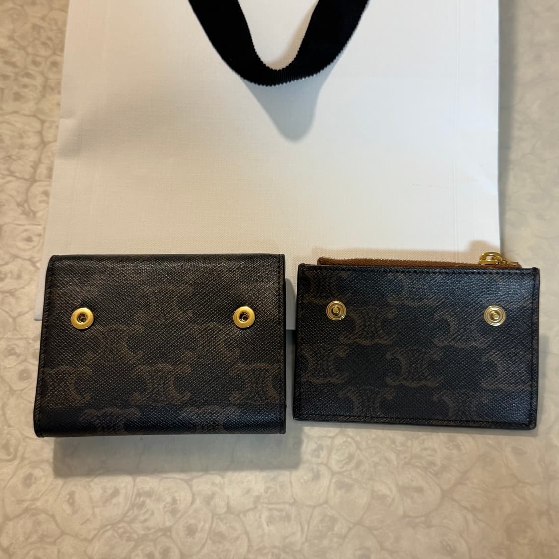 셀린느 트리옹프 캔버스 코인 월렛 탄 카드지갑 상품이미지5