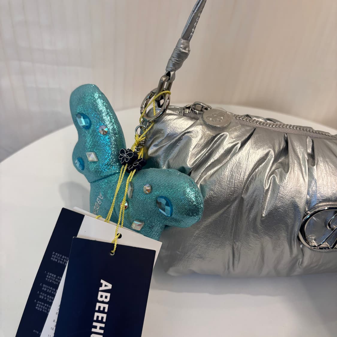 정품 어비험즈 글로시 숄더백     상품이미지2