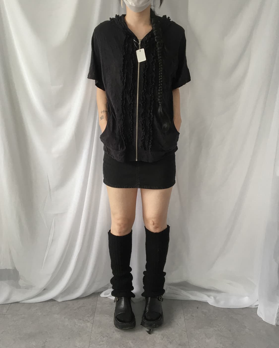 Frill point half sleeve hood zip upFrill 상품이미지1