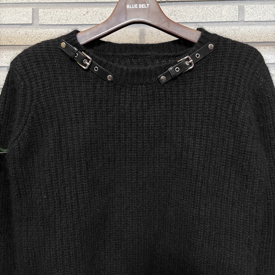 JPN VINTAGE 헤어리 와플니트 스웨터 아일렛 버클 디테일 블랙 상품이미지4
