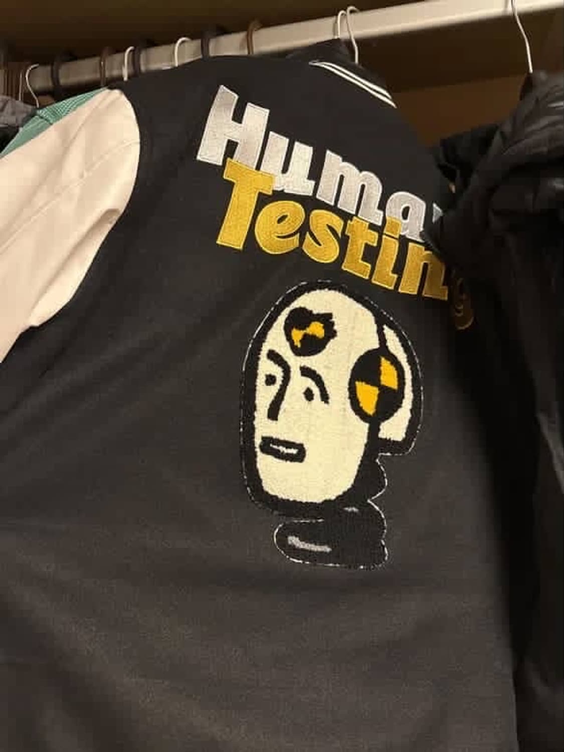 이것은 휴먼 메이드 x 에이셉 라키 휴먼 테스팅 바시티 재킷 블랙 상품이미지1