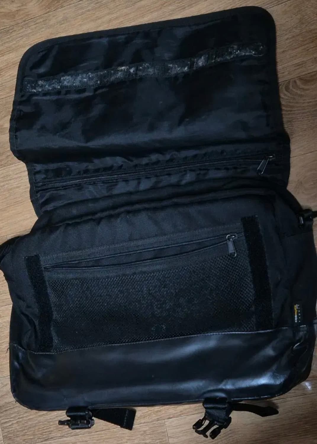 네이키드니스 검정색 메신저백 상품이미지3