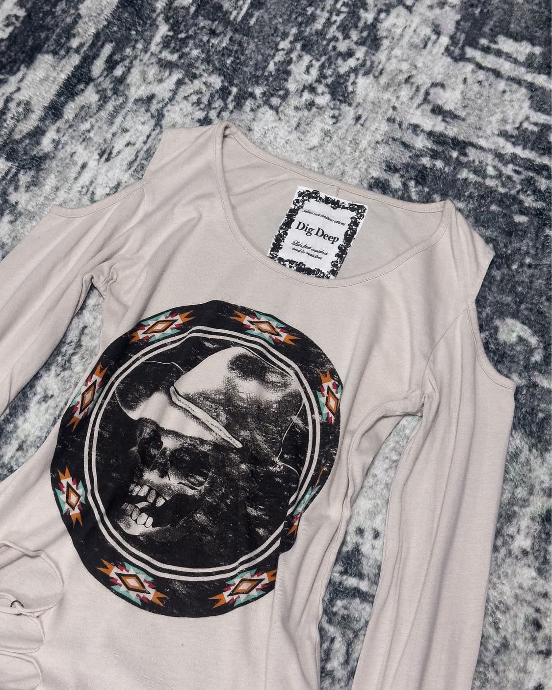 {Dig Deep} Skull Cold Shoulder L/S   상품이미지5