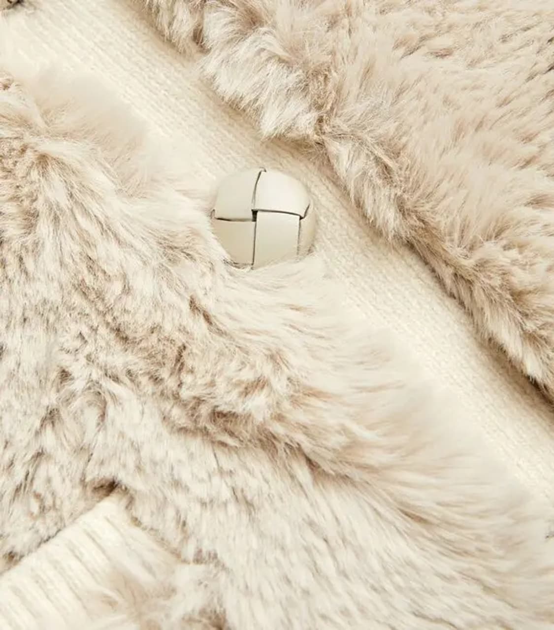 (새상품) 끌로디피에로 연베이지 인조 퍼코트 38사이즈 상품이미지3