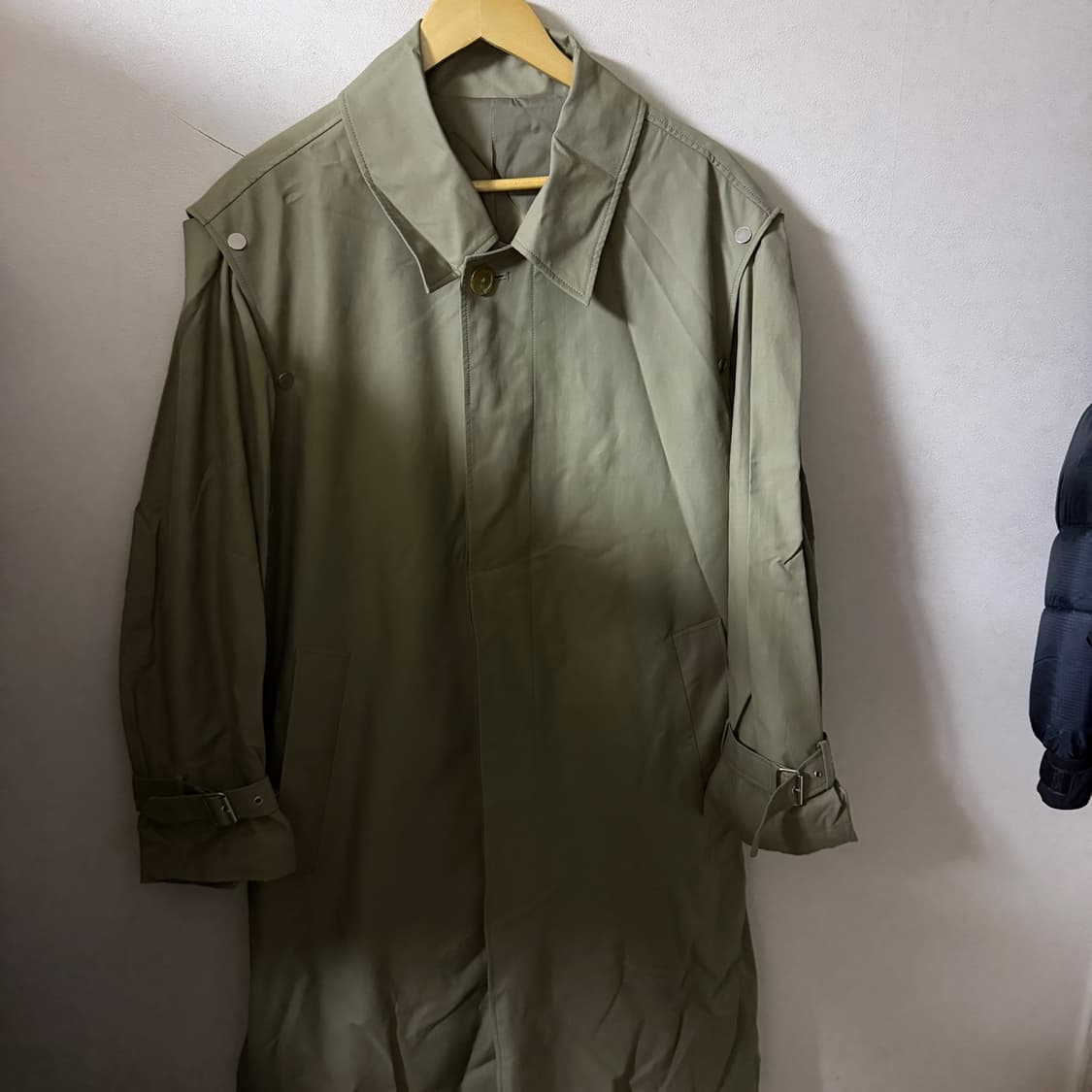 솔리드옴므 우영미 남성 히든버튼 맥코트 카키 48 (남성 105까지) 상품이미지1