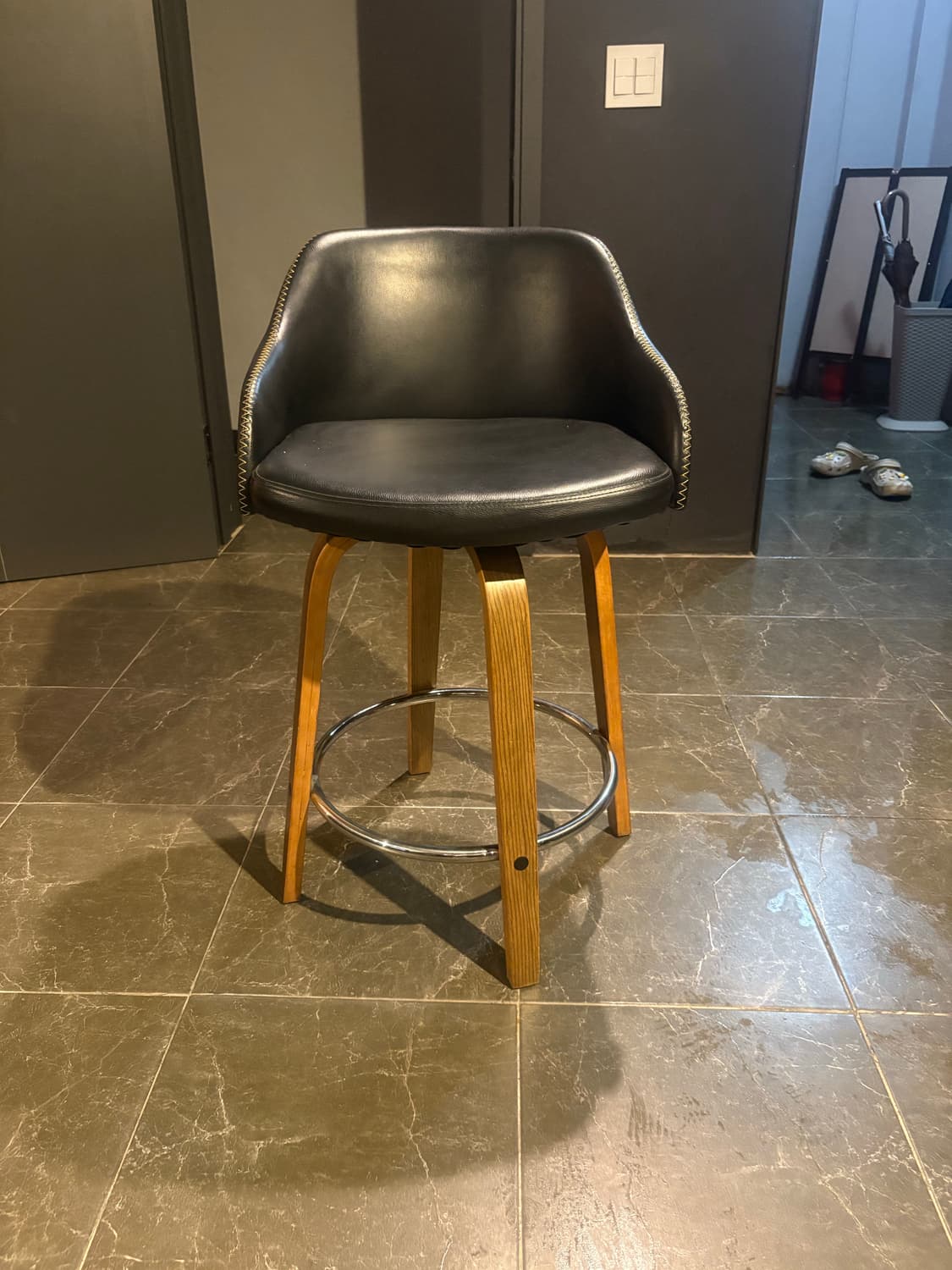 [중고] 스탠드바 회전 의자 상품이미지1