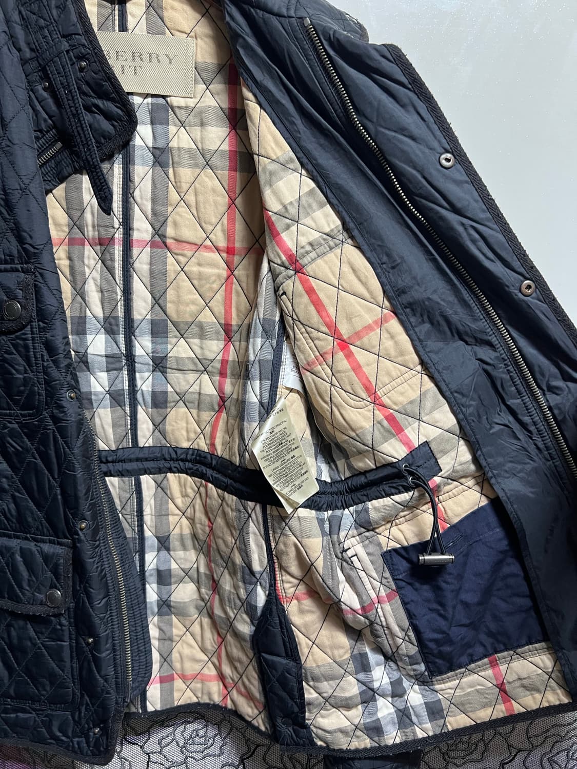 버버리 브릿 블랙 퀄팅자켓 상품이미지2