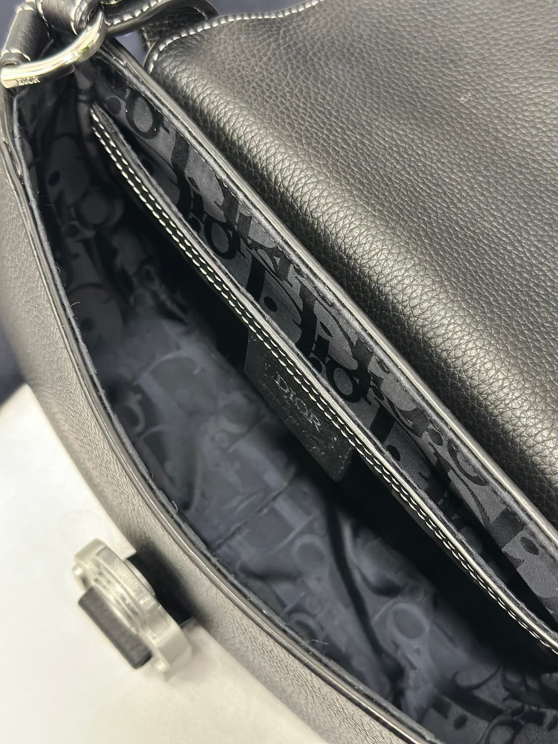 [새상품급] 디올 새들 미니 플랩 메신저백 상품이미지7