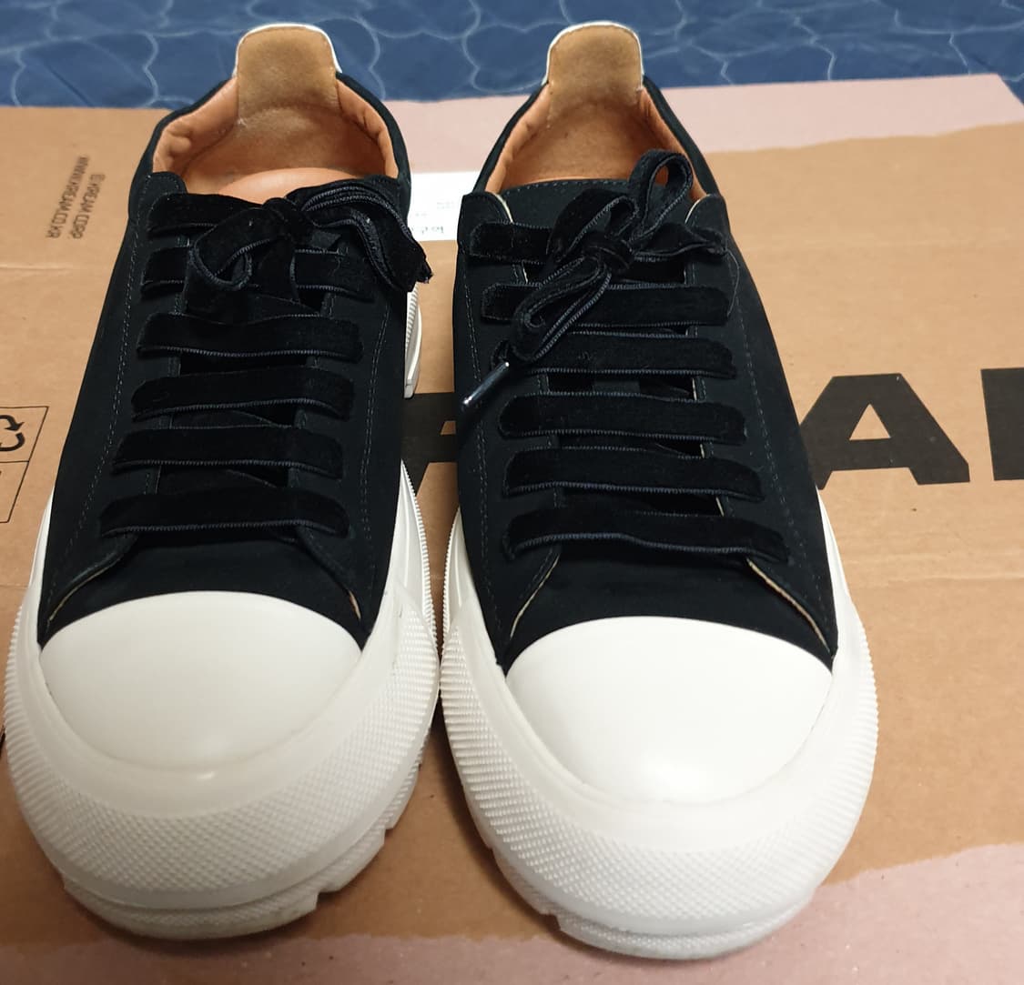 베라왕 고트누벅 슈퍼라이트 키높이 스니커즈 블랙 (240) 상품이미지1