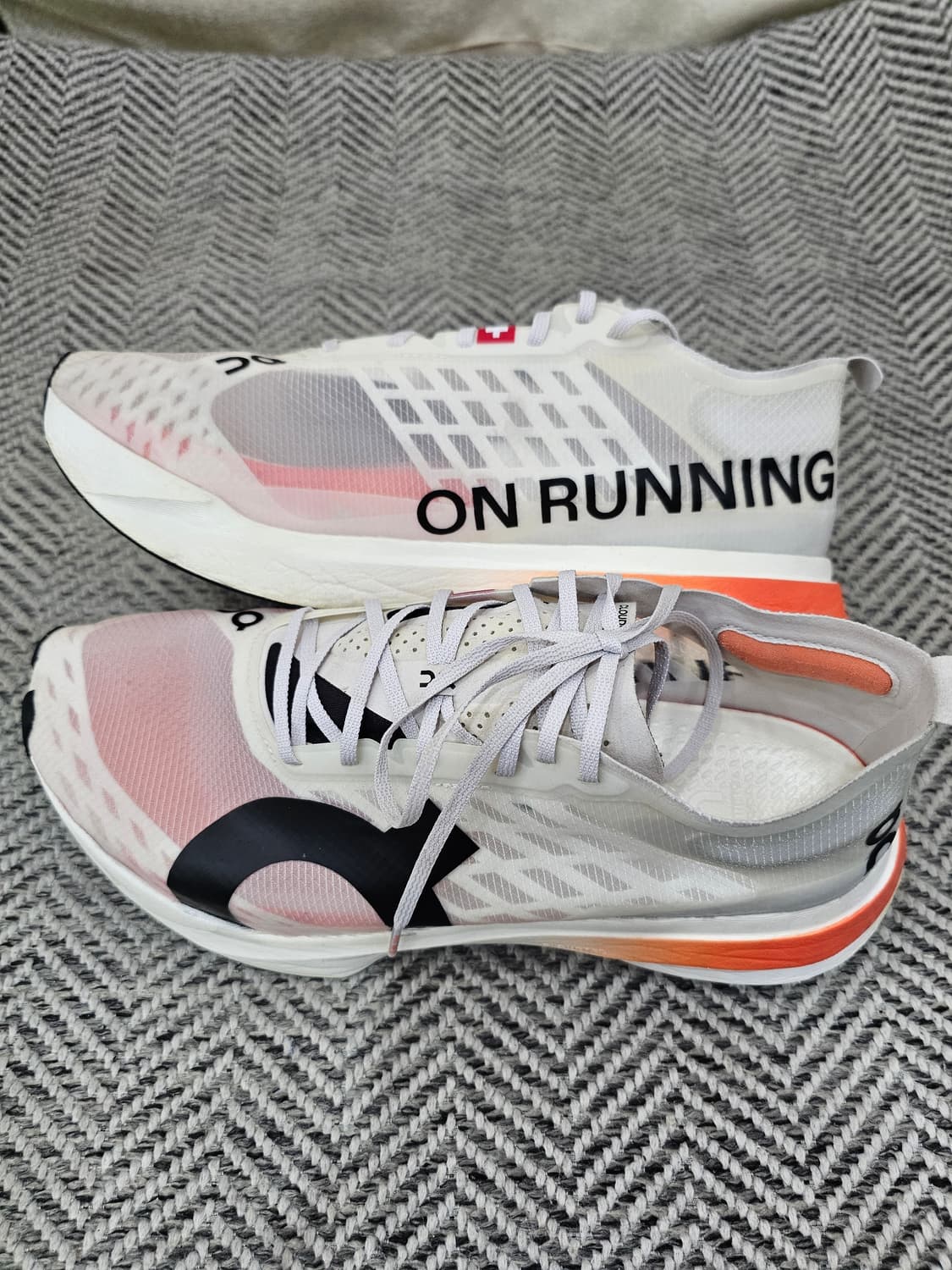 온러닝 클라우드붐 스트라이크 러닝화 상품이미지2