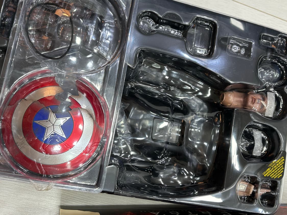 핫토이 캡틴 아메리카 엔드게임 피규어 상품이미지4