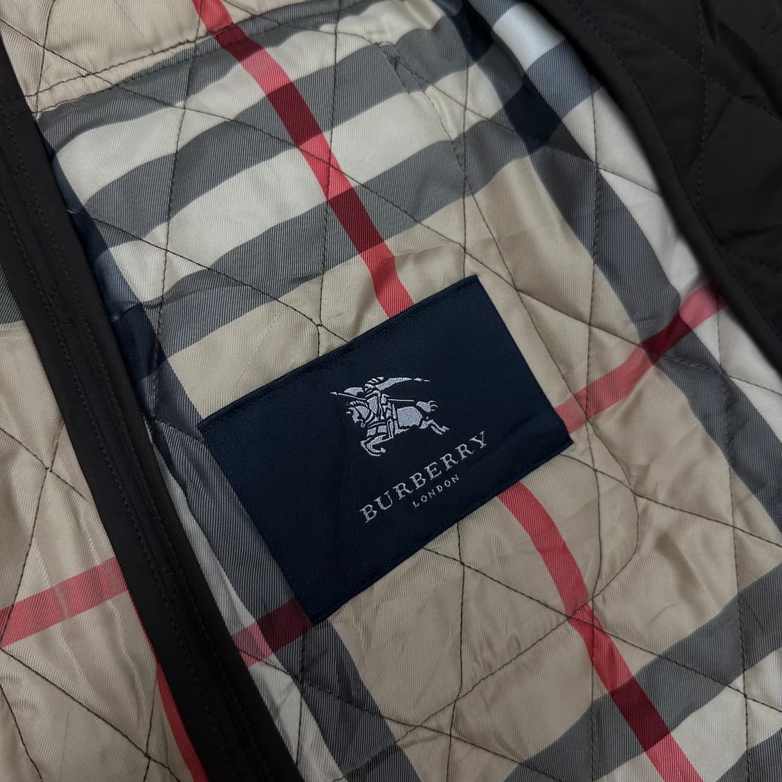 버버리 체크 후드 퀼팅 코트 상품이미지9