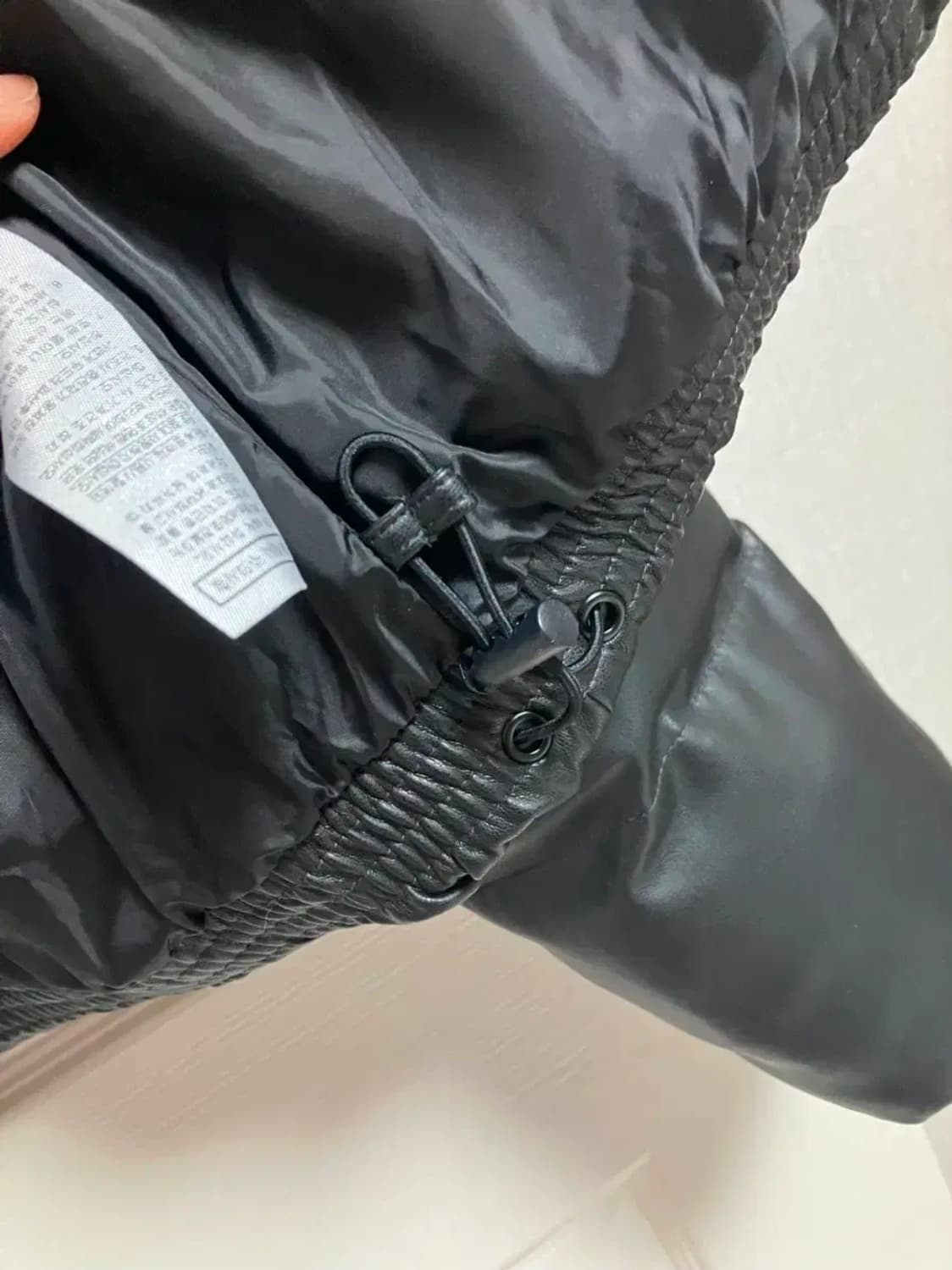 지오다노 블랙 레더 숏패딩 상품이미지4