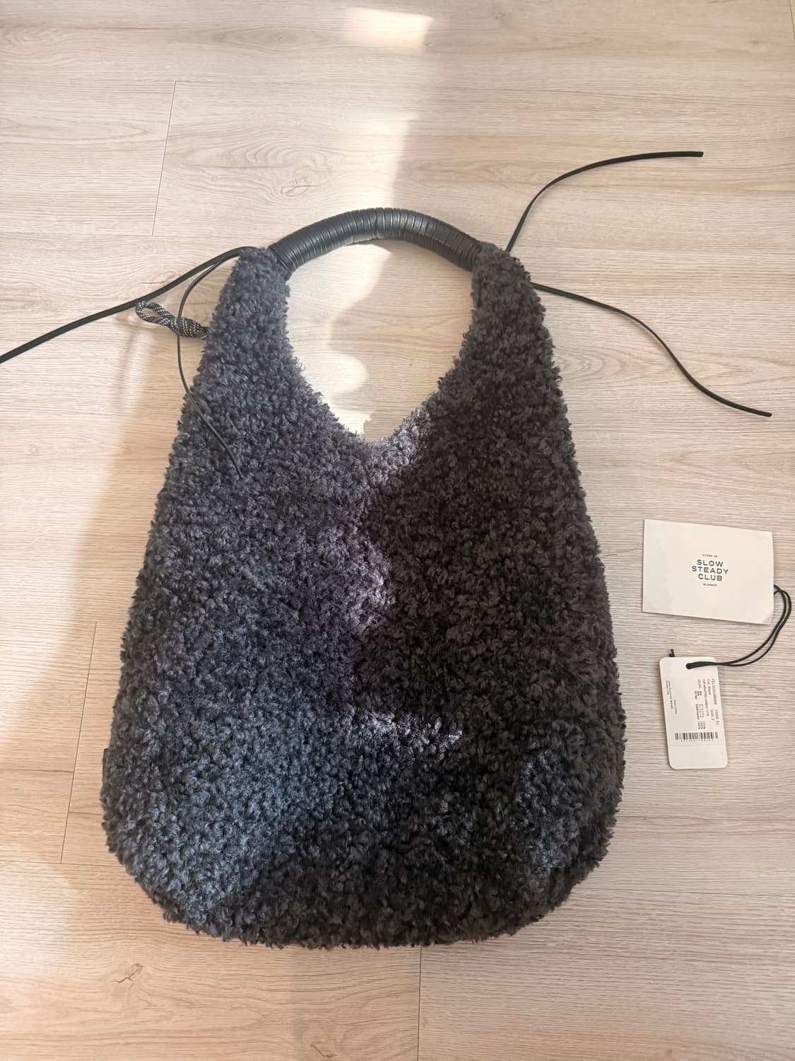 F/CE FUR WRAPPING HANDLE TOTE 상품이미지1