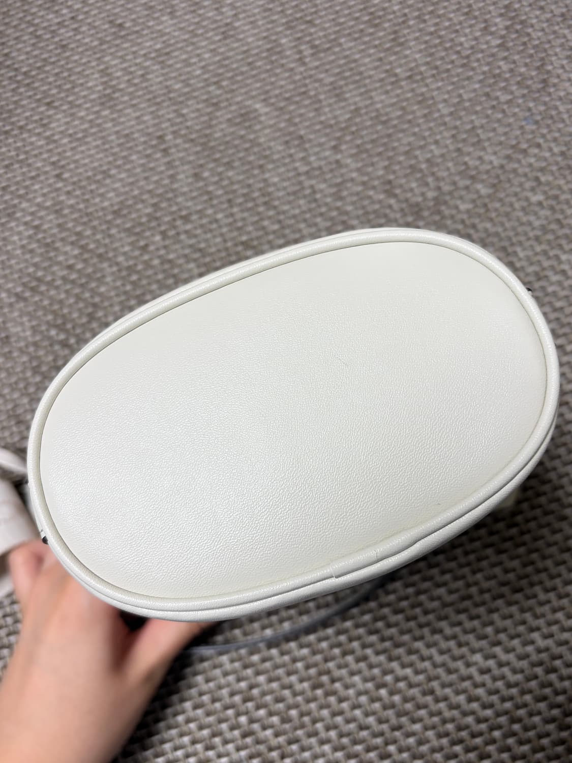 코치 미니 버킷백 크림 상품이미지7