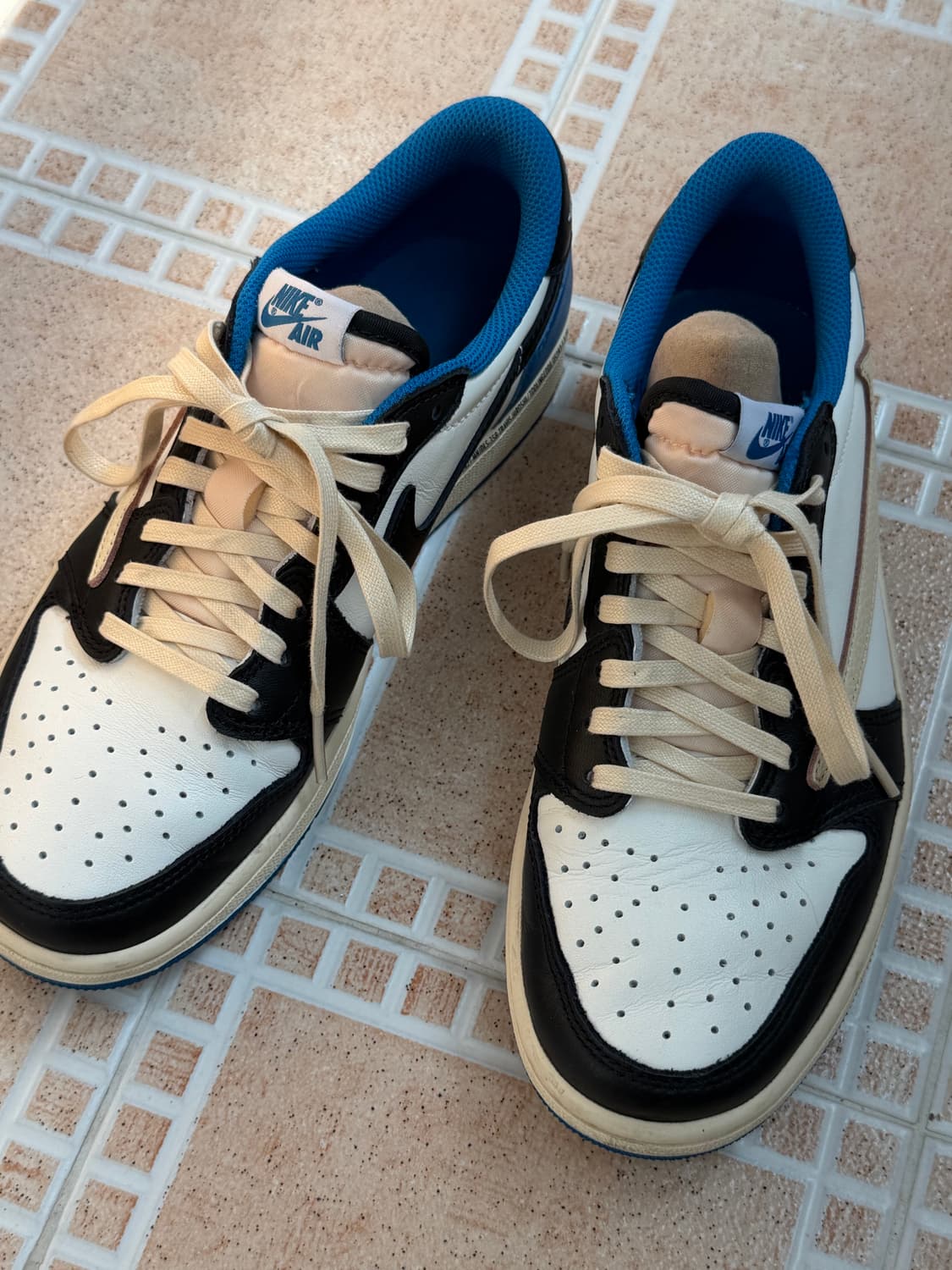 조던1 트래비스 스캇 프라그먼트 245 상품이미지5