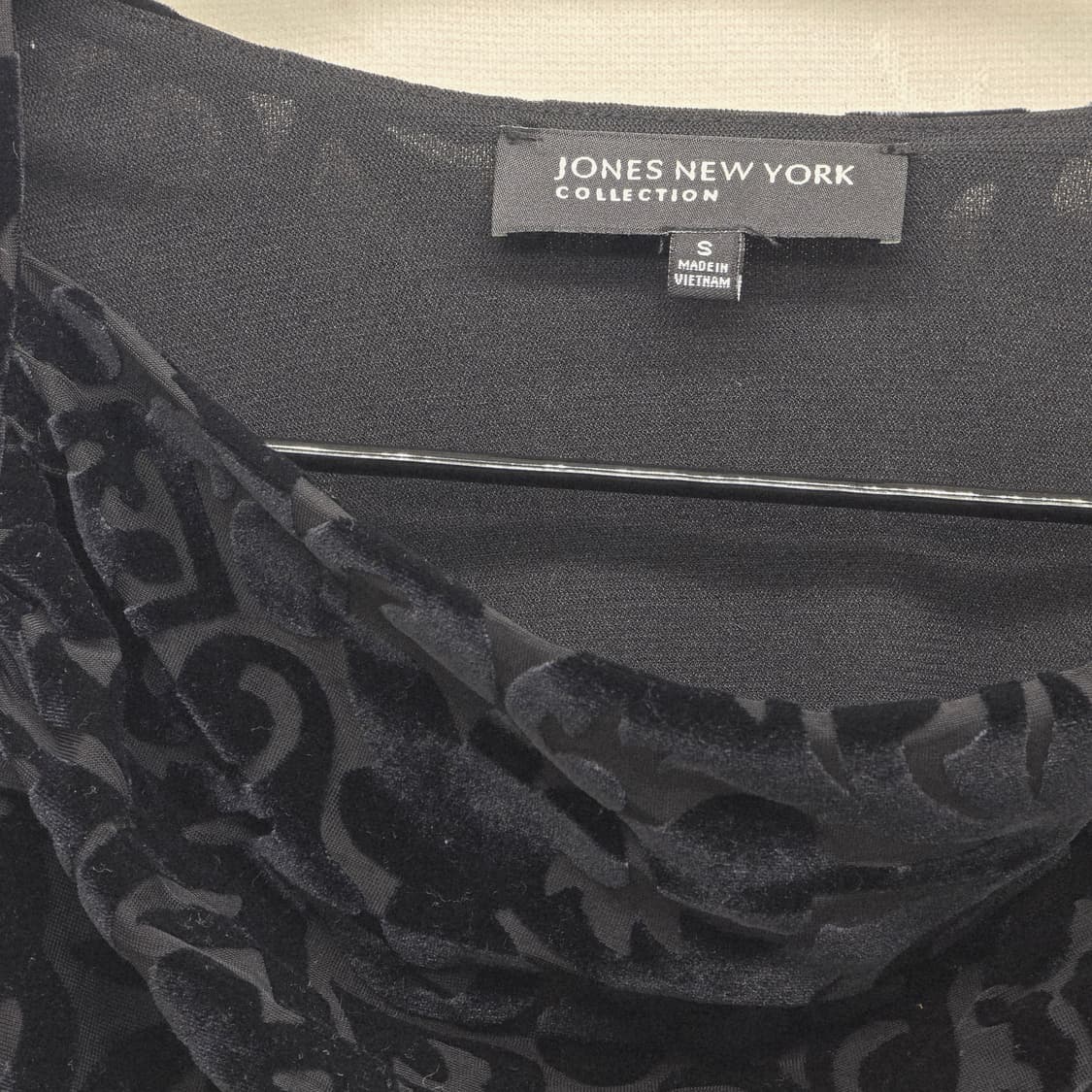 Jones New York 블랙 벨벳 플라워 블라우스 상품이미지5