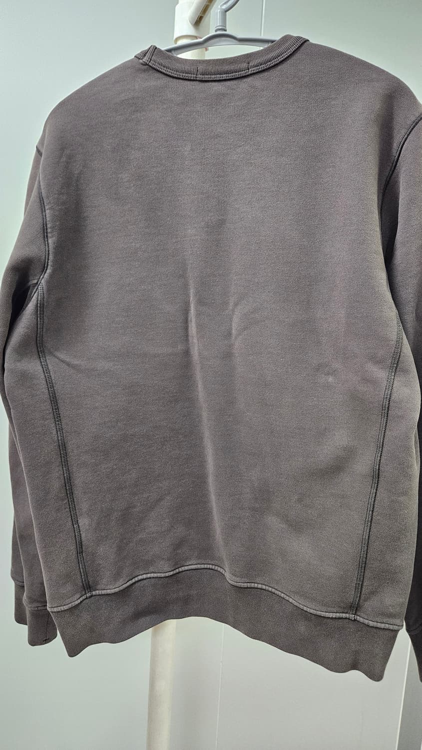 스톤아일랜드 가먼트다이 포켓 맨투맨 카키브라운(L) 상품이미지2