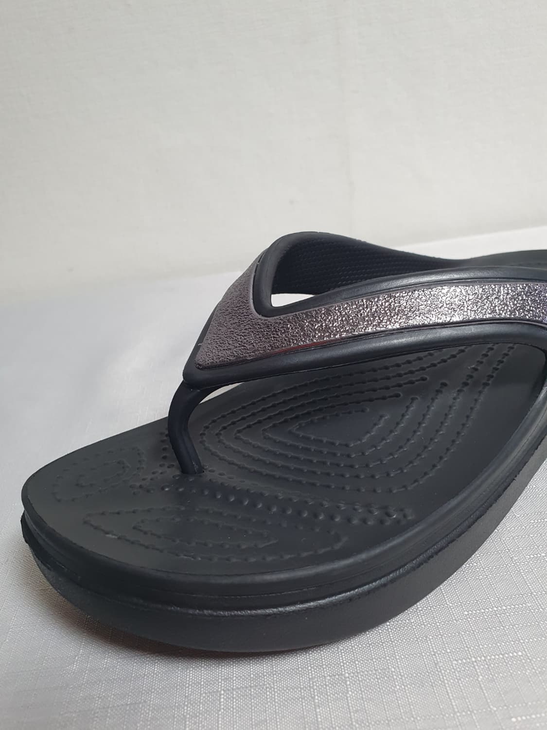 무료배송 240mm 크록스 쪼리 슬론 샤인 블랙 실버 플립플랍 상품이미지6