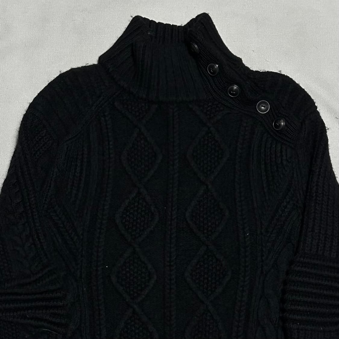 M 폴로랄프로렌 숄더 넥 버튼 블랙 메리노 울 니트 상품이미지1