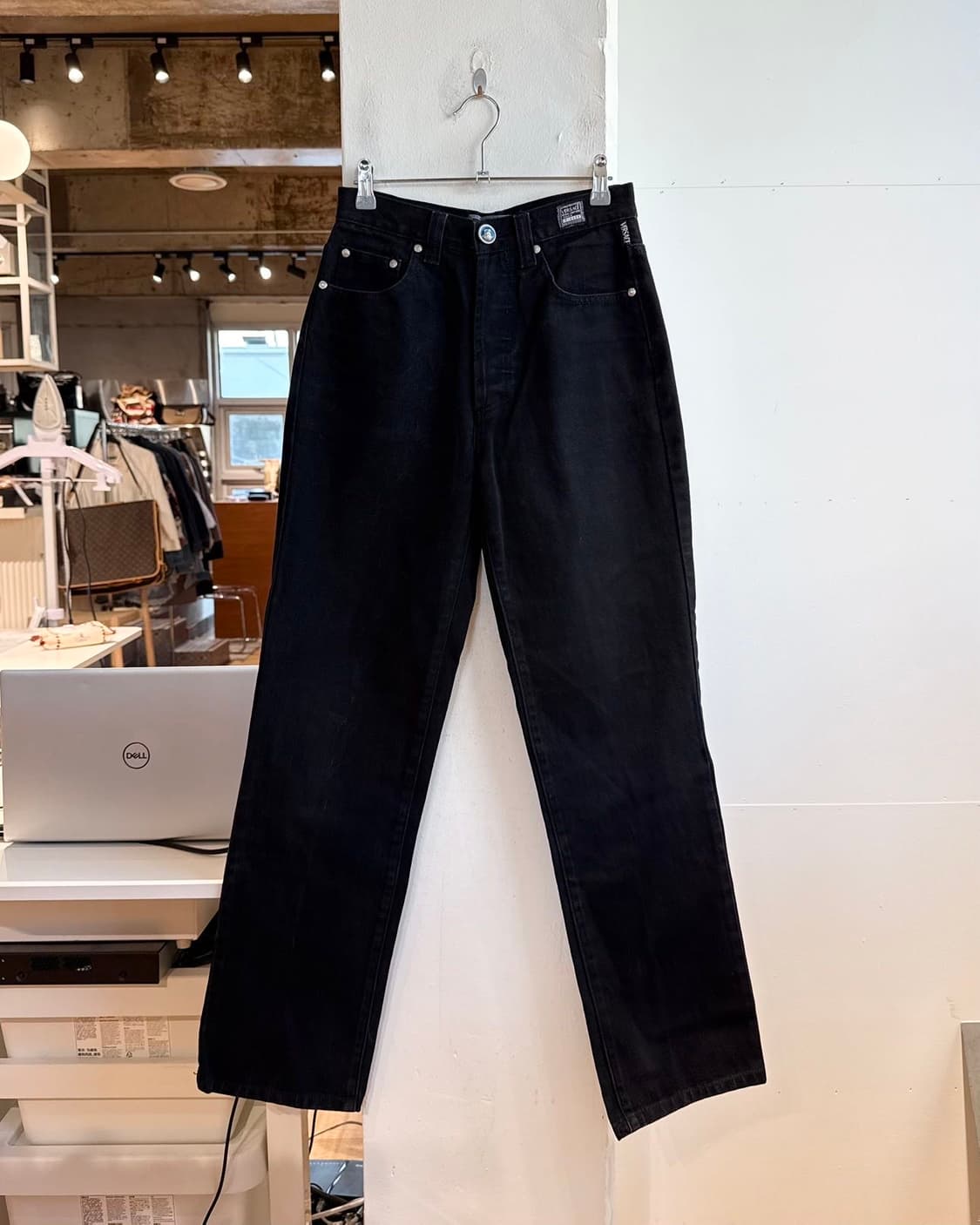 베르사체 진스 쿠틔르 블랙 데님 팬츠  상품이미지2