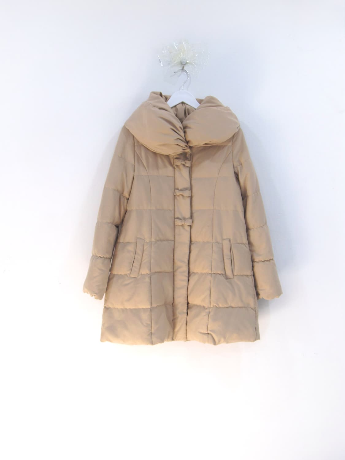 lodispotto 로디스포토 밀크베이지 리본 패딩 상품이미지2