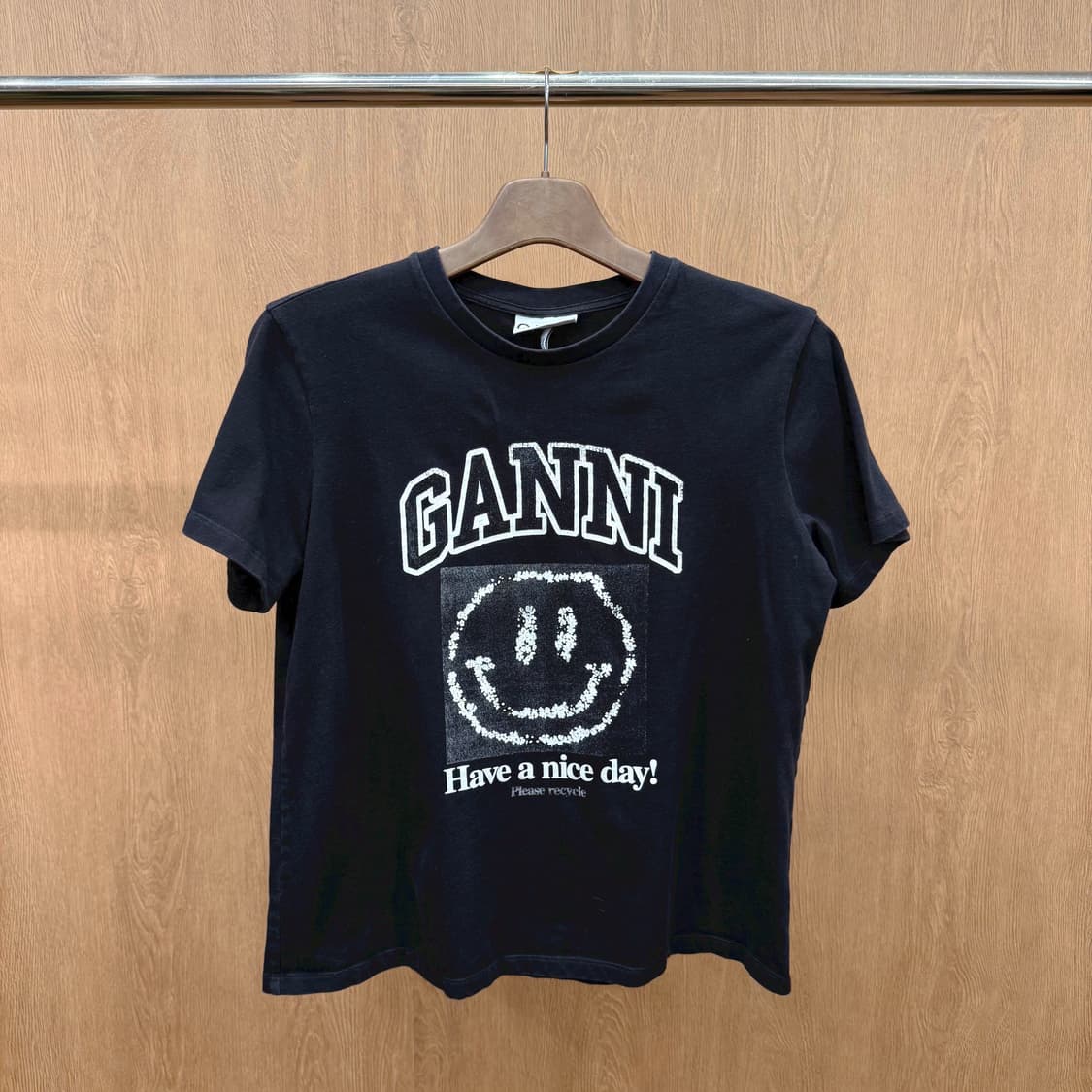 가니 스마일 그래픽 반팔 티셔츠 프린팅 레터링 디테일 블랙 상품이미지2