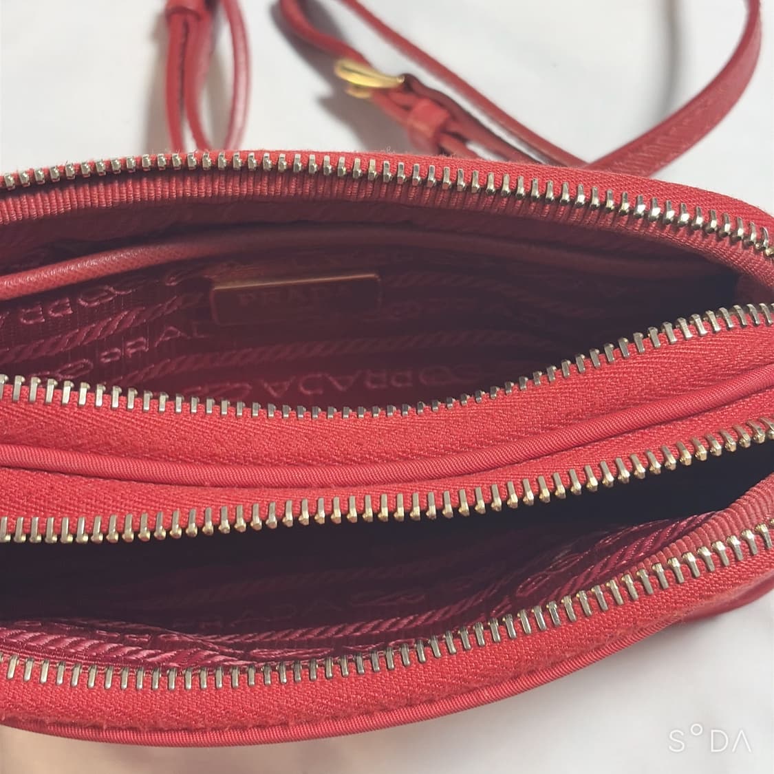 프라다 레드 크로스백 상품이미지9