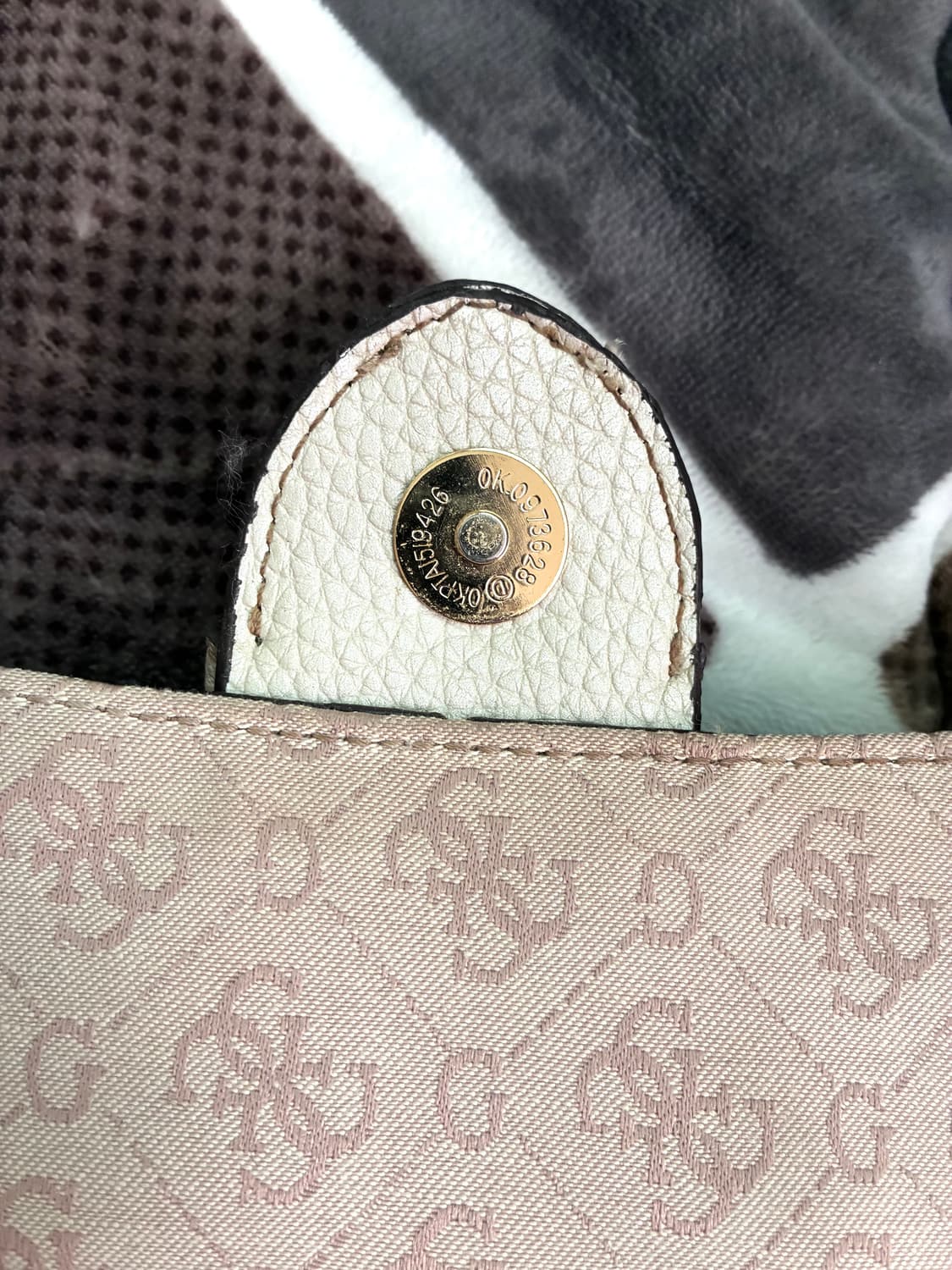 마이클코어스 베이지 금장 오네갸루 숄더백 (착샷o) 상품이미지4