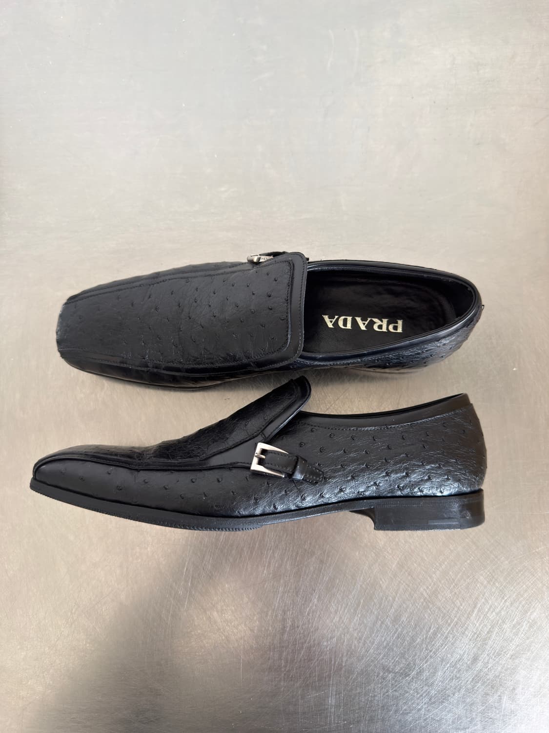 FW2000 프라다 타조 가죽 로퍼 상품이미지1