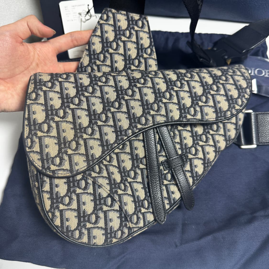 디올 오블리크 새들백 미듐 상품이미지2