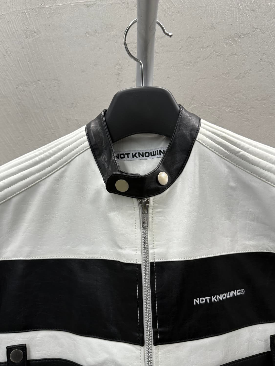 낫노잉 크롭 레이싱 레더 자켓 상품이미지3