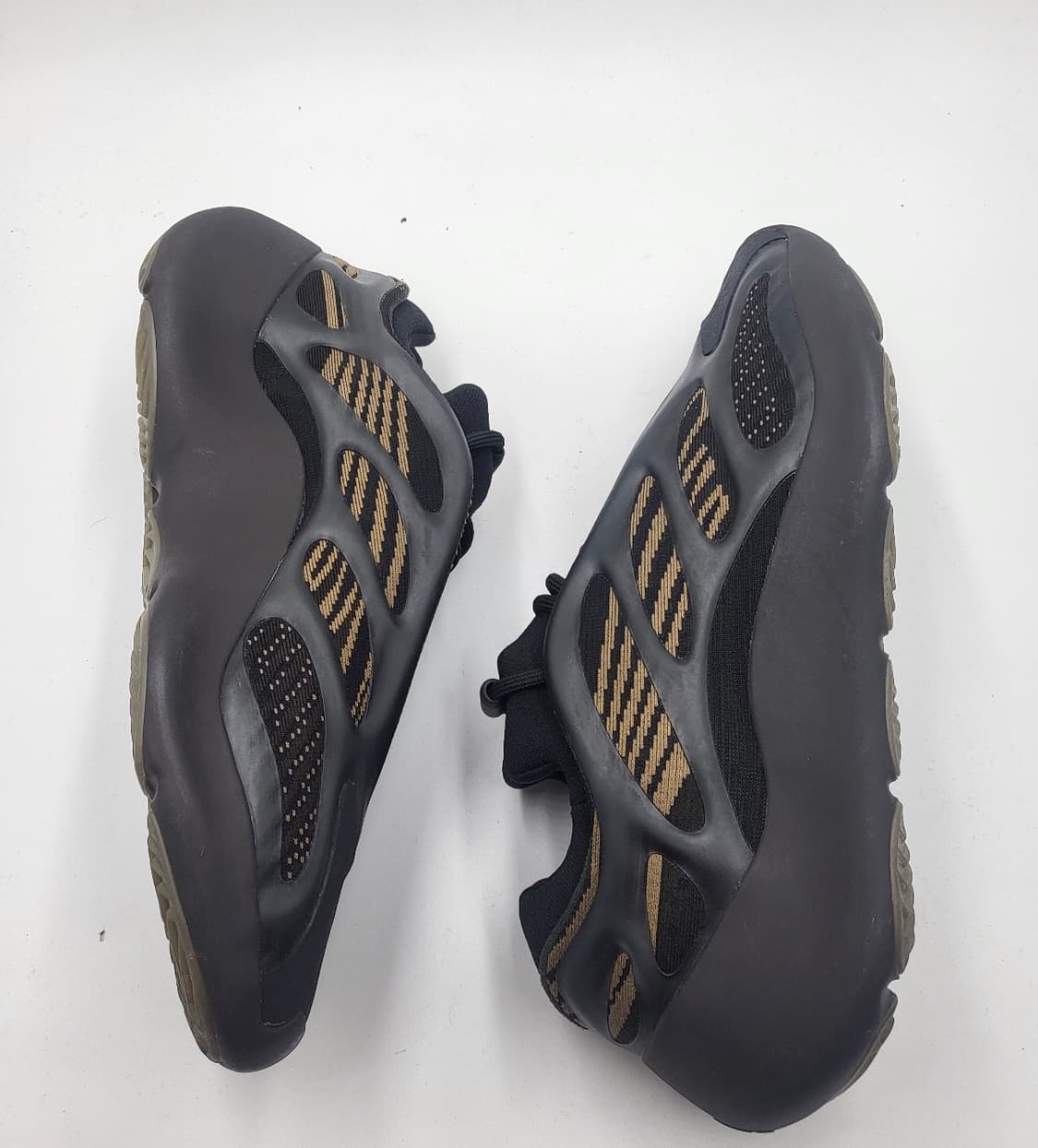 아디다스 이지 700 V3 클레이 브라운 280 솔닷케어완료 상품이미지4