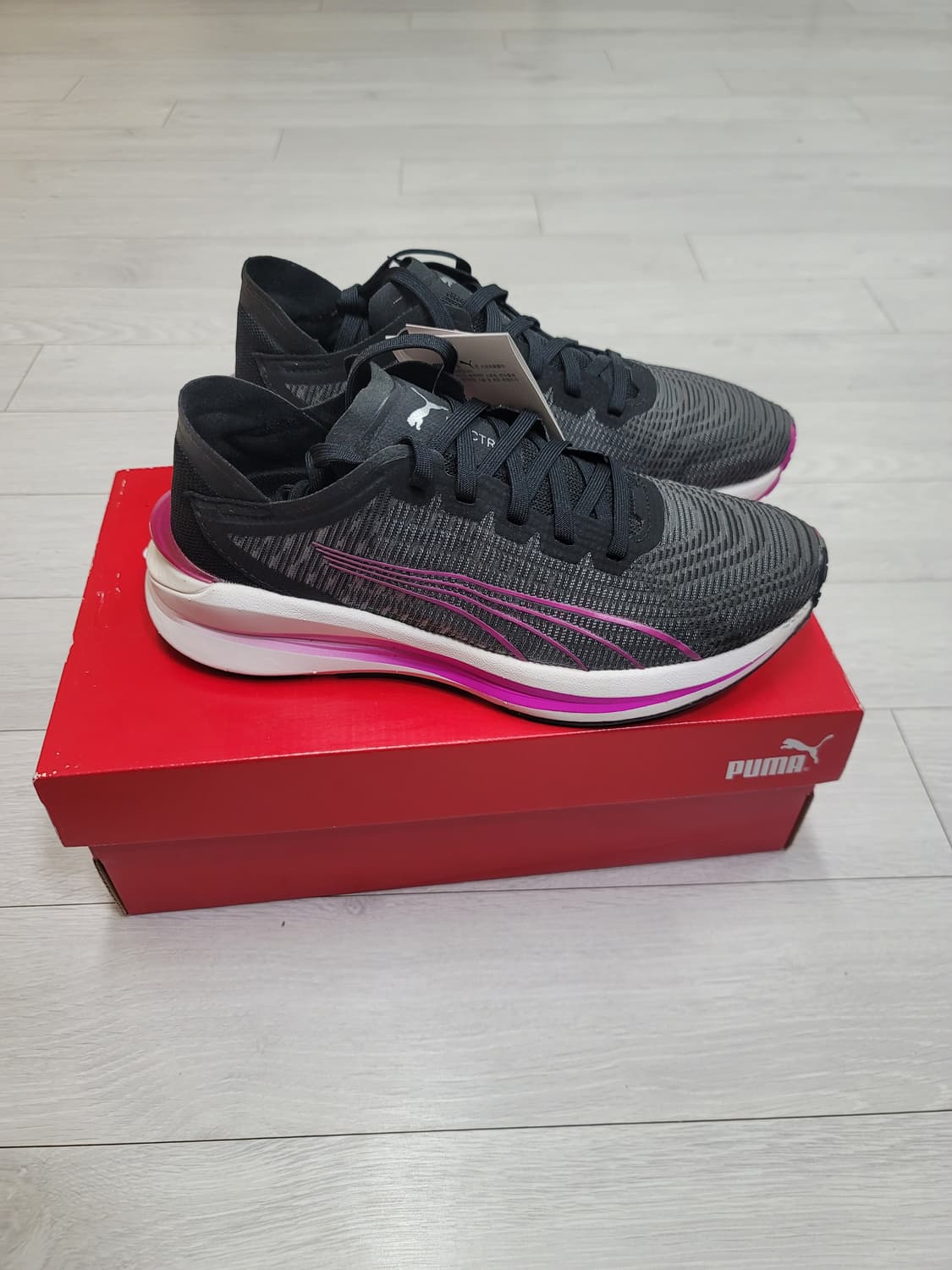 (220)푸마 런닝화 일렉트리파이 나이트로 우먼스[대전 직거래도 가능] 상품이미지5