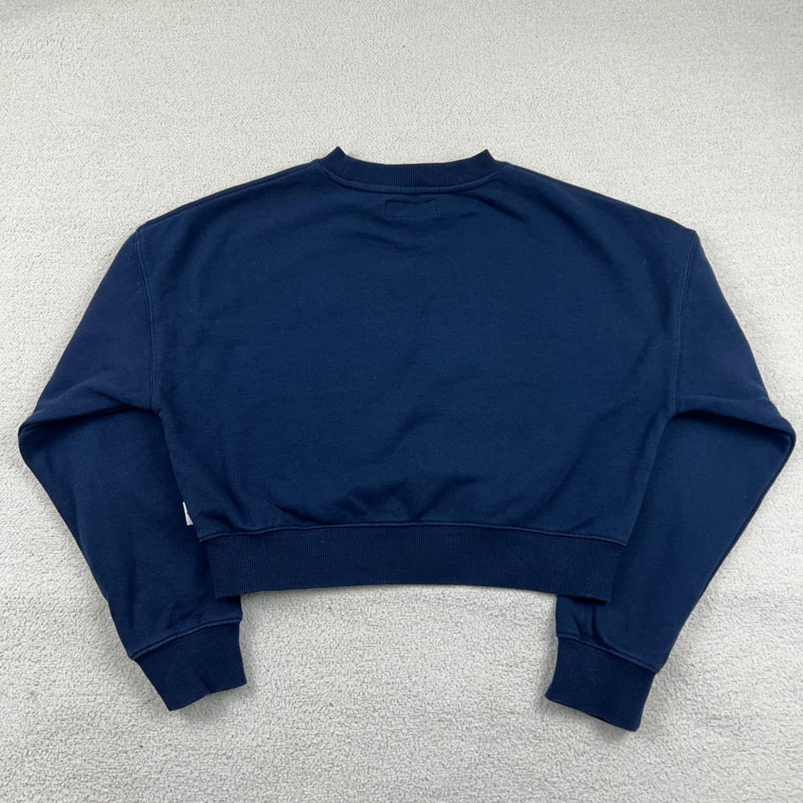 키르시 위티 버니 와펜 크롭 맨투맨 네이비 상품이미지6