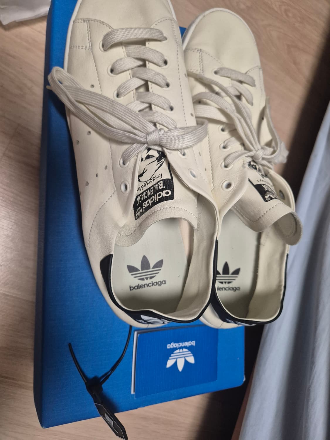 아디다스 발렌시아가 스탠스미스 45 상품이미지1