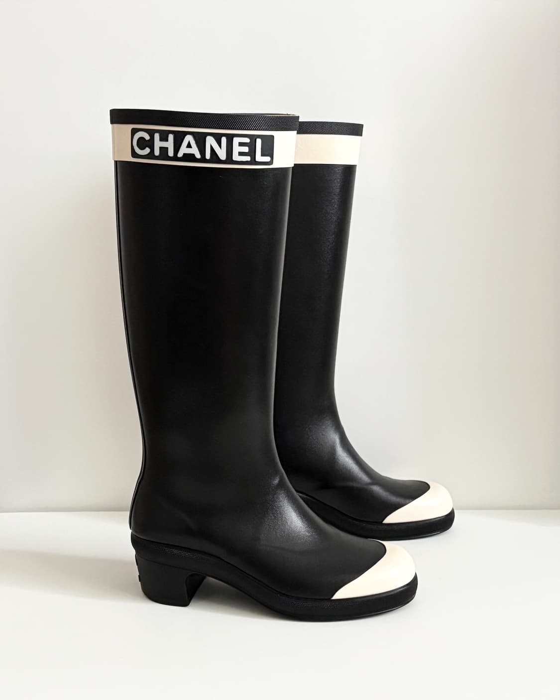 CHANEL 샤넬 배색 레인부츠 G34076 상품이미지1