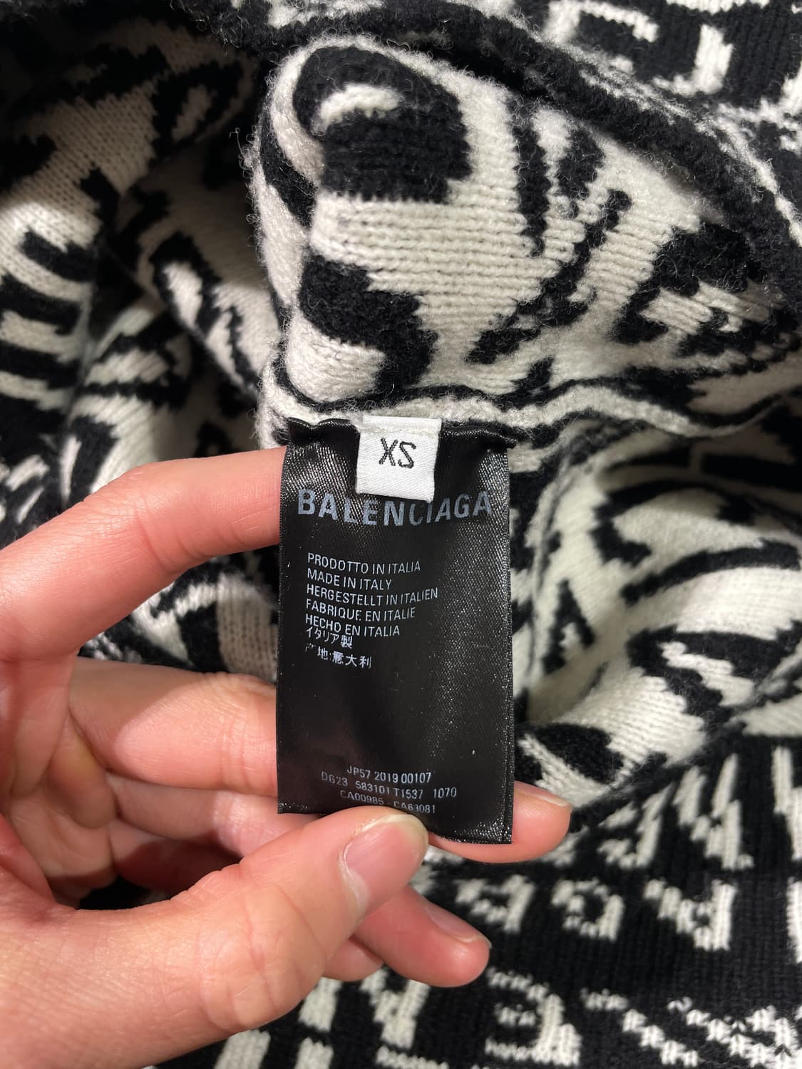 발렌시아가 블랙 자카드 터틀넥 울 스웨터 상품이미지8