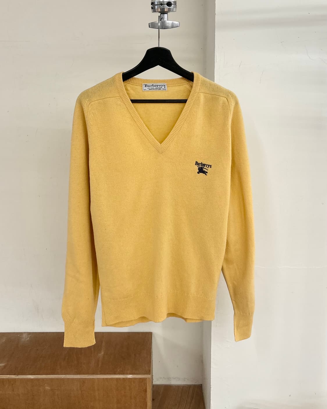 버버리 빈티지 옐로우 브이넥 풀오버 니트 스웨터 상품이미지1