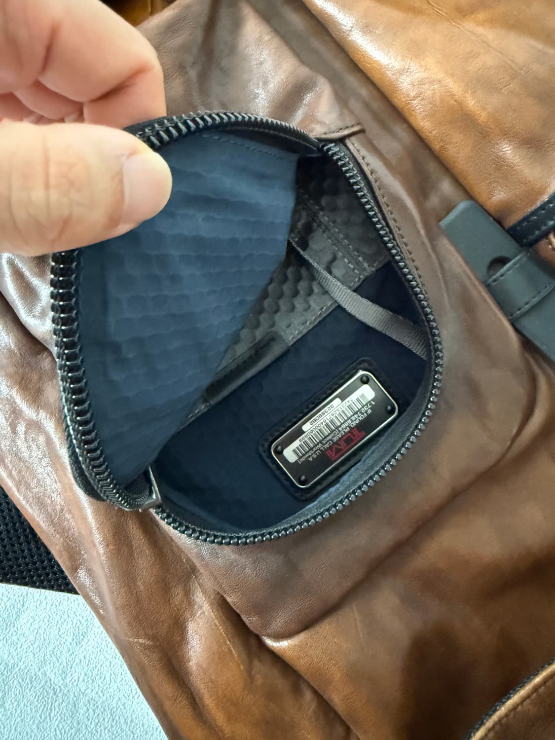 투미(TUMI) 레더 백팩 상품이미지10