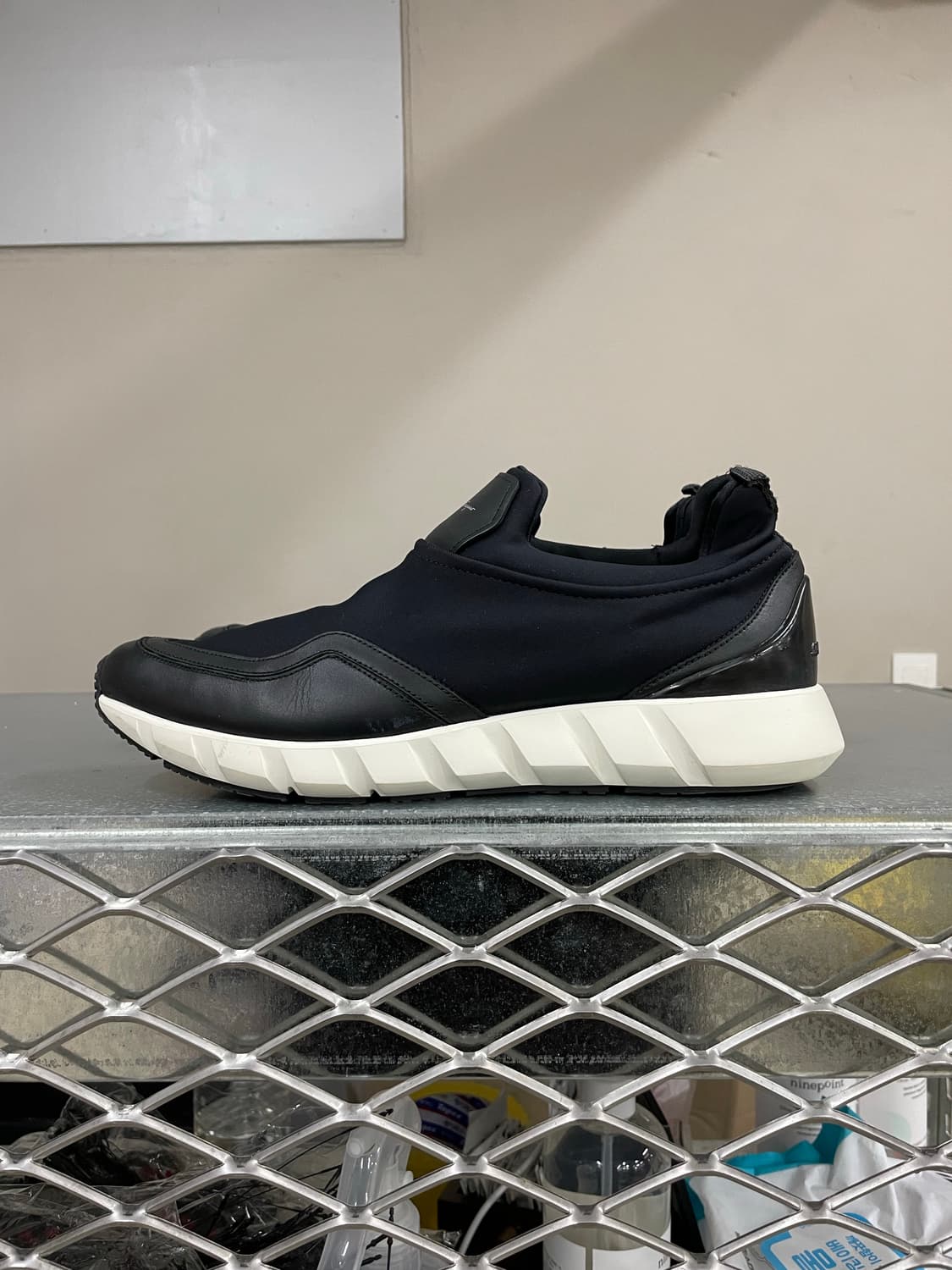 페라가모 슬립온 레더 스니커즈 8M 상품이미지1