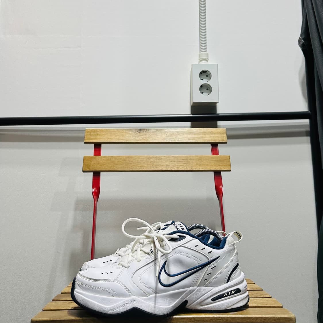 250) 나이키 운동화 남녀 공용 신발 에어모나크 화이트 네이브 상품이미지3