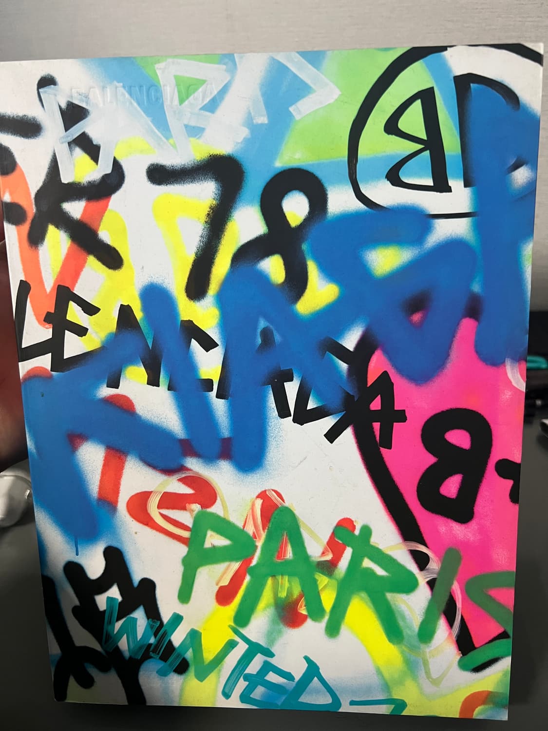 발렌시아가 18FW 컬렉션북 상품이미지1