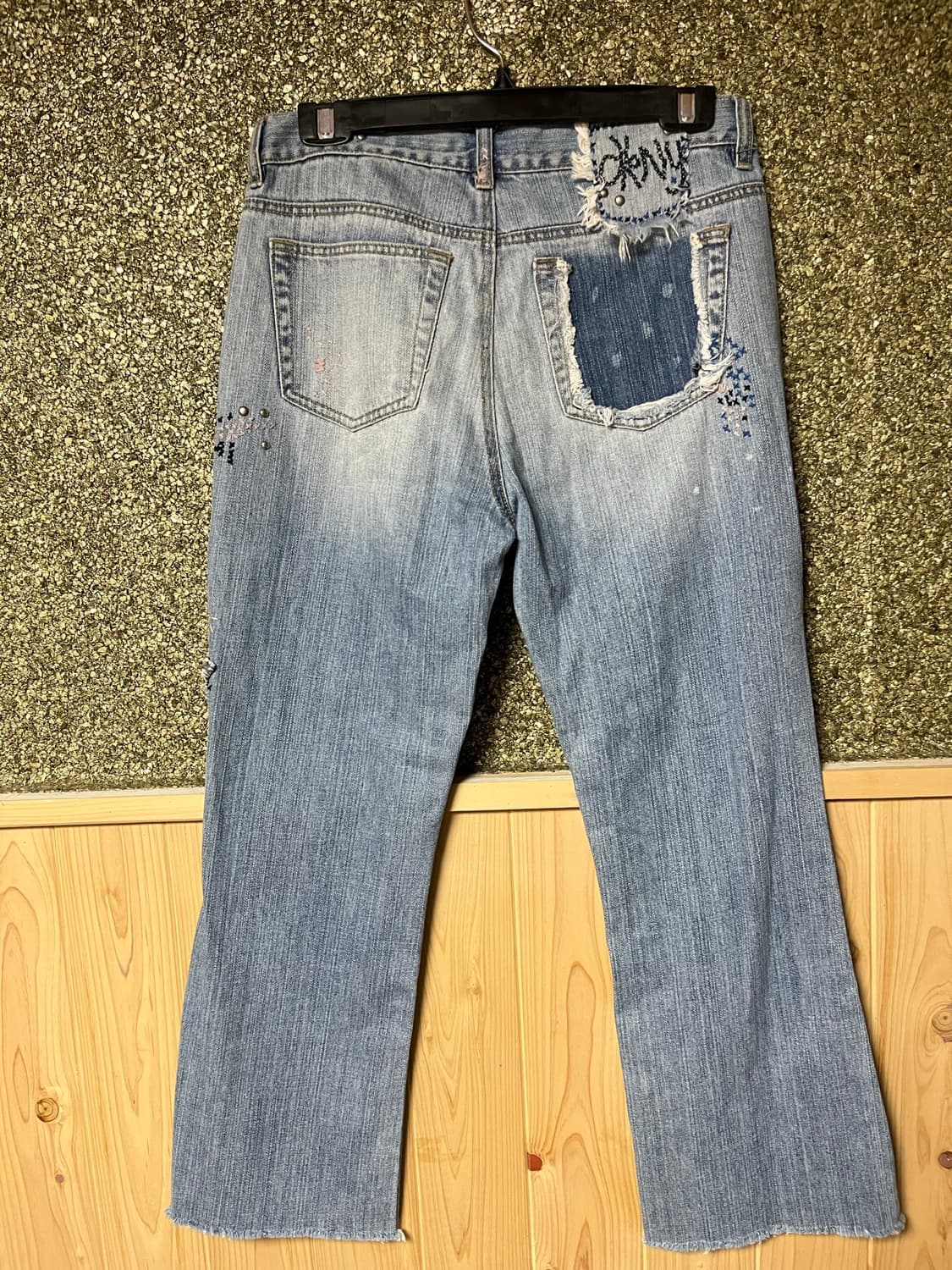 DKNY Jeans 빈티지 패치워크 디스트레스드 플레어 데님 팬츠 상품이미지7