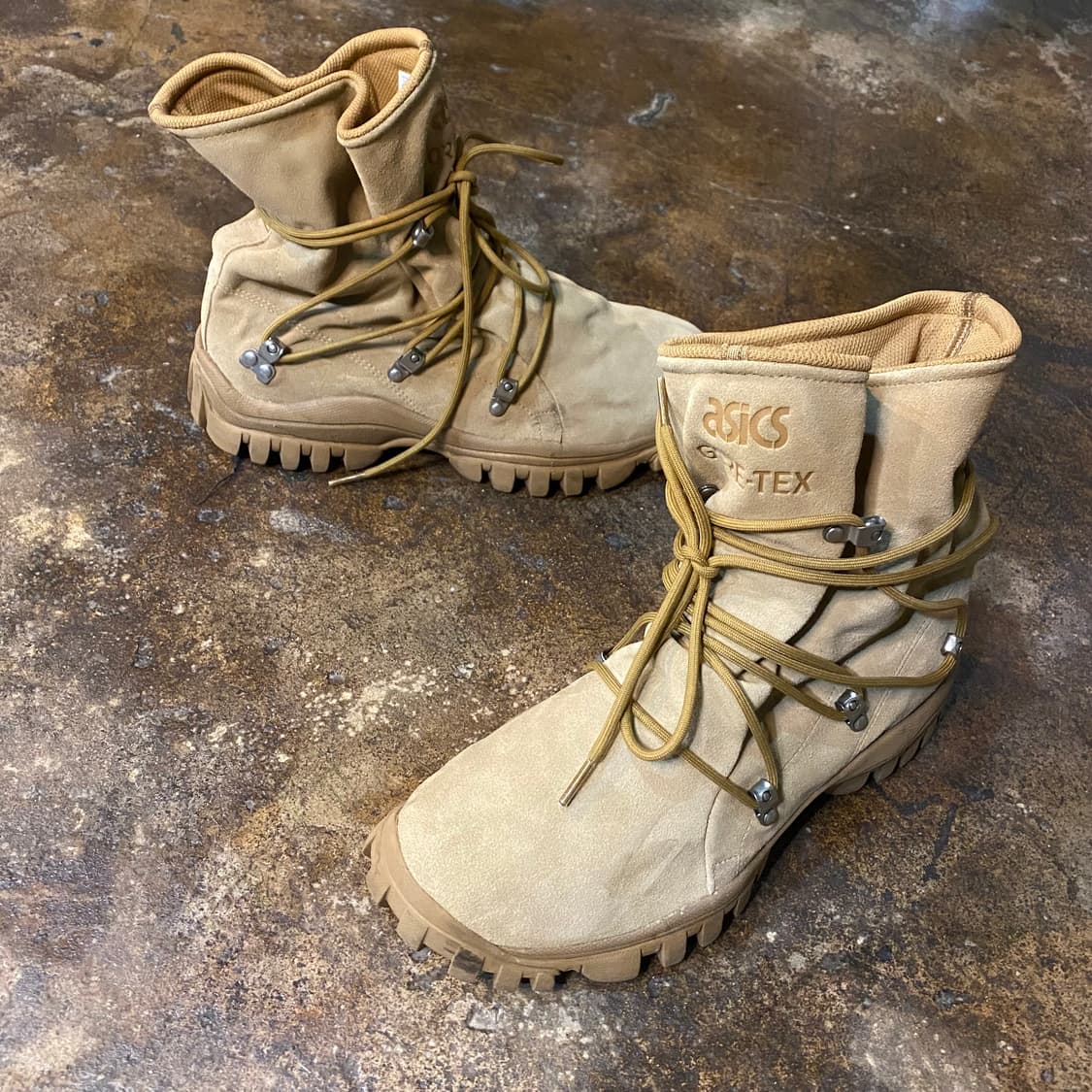 논네이티브 x 아식스 고어텍스 부츠 상품이미지2